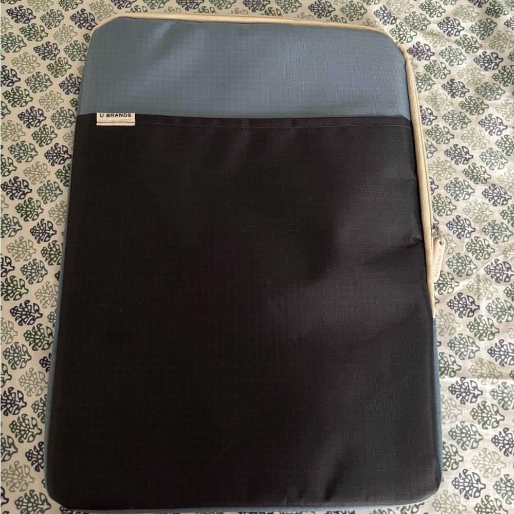 New without tag laptop sleeve